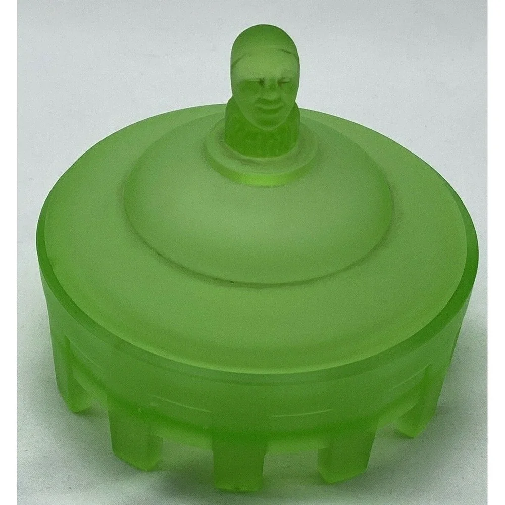 Taussaunt Beaumont Vaseline Satin Court Jester Powder Jar 1930s RARE! Uranium